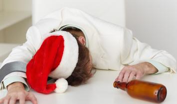 How should paint dealers cope with the low season?